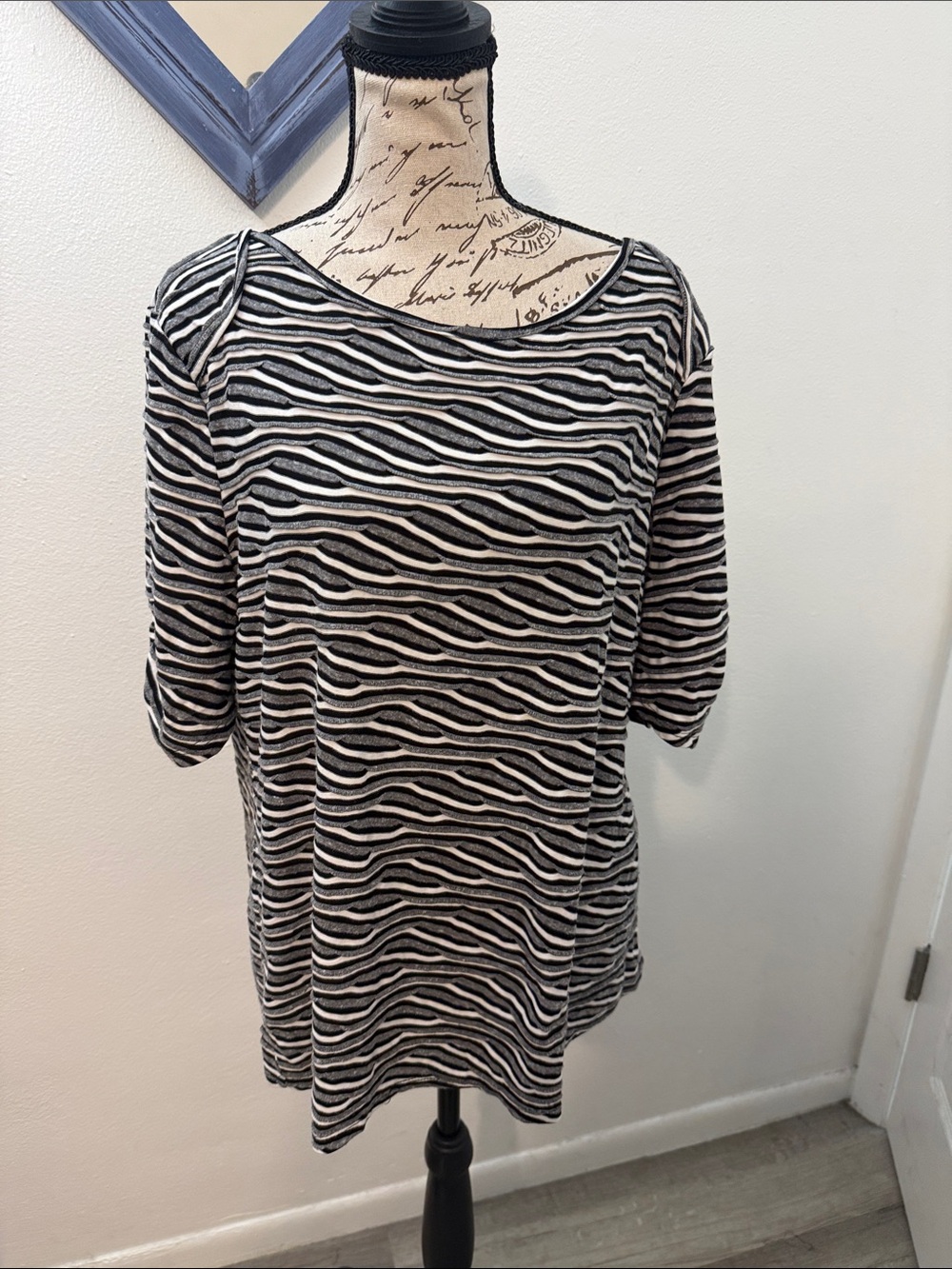 JohnPaulRichard Black and Cream Wavy Stripe Scoop Neck Top